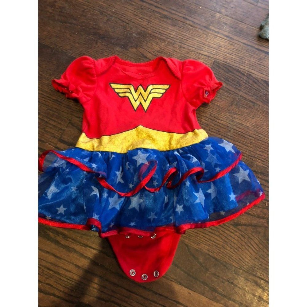 baby girls size 0 to 6 month Halloween wonder woman one piece shirt
